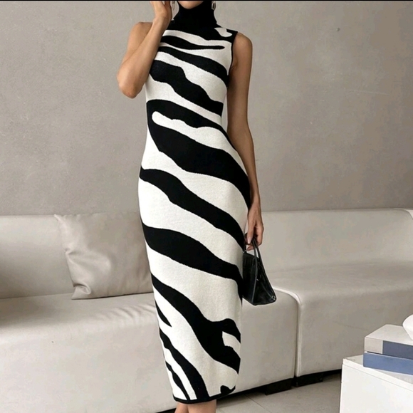 Two Tone Turtleneck Sweater Dress - Picture 4 of 6